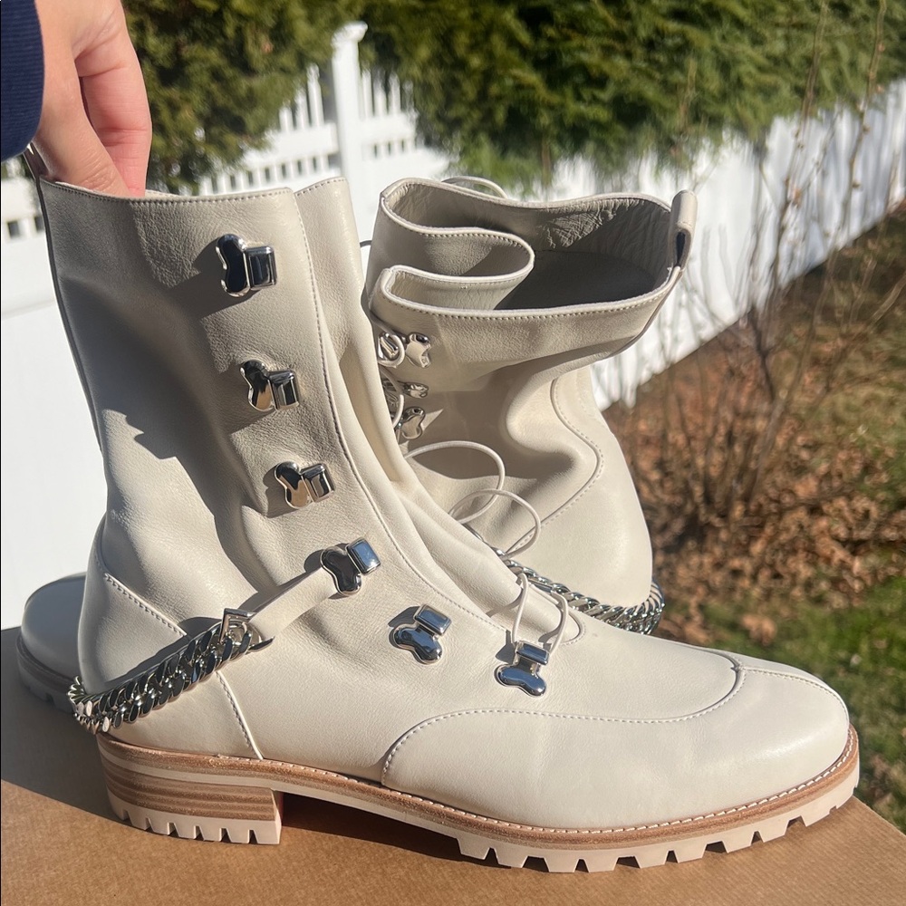 Christian Louboutin crème horse guarda size 41